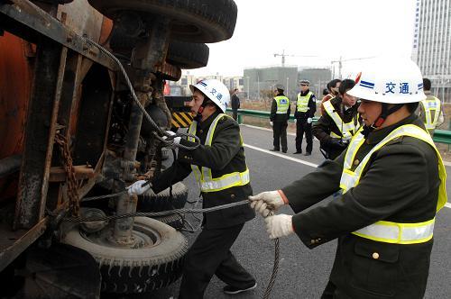 8-line express highway traffic accident emergency drill
