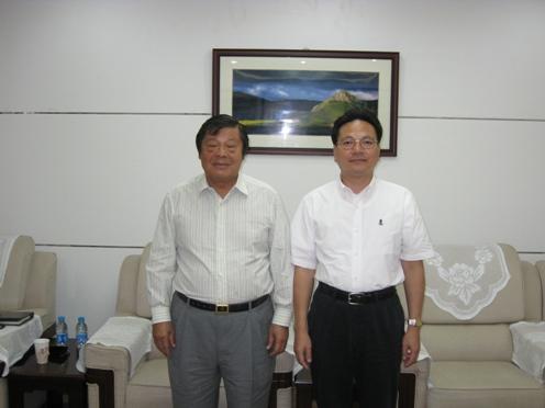 Yuan Jun Meets President of Hong Kong Confucian College and His Family