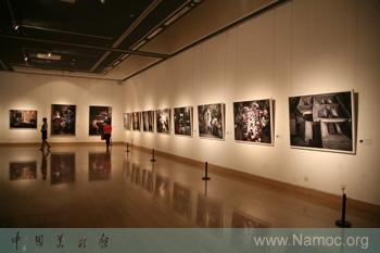 Ouyang Xingkai holds a photographic exhibition