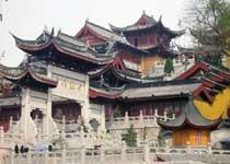 The ancient chicken chirps in the temple and travels  Nanjing of China