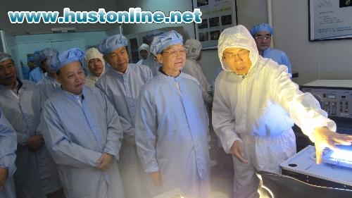 Chinese Premier Wen Jiabao Inspects HUST