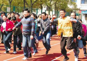 Garbage collectors took exercise on the street