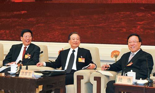 Wen Jiabao joins Gansu delegation   s discussion
