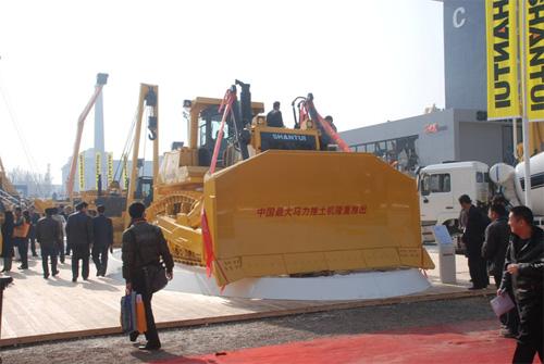SHANTUI LAUNCHES THE SD52-5 BULLDOZER WITH THE LARGEST POWER IN CHINA. THE TECHNICAL LEVEL OF BULLDOZER, SHANTUI'S PREDOMINANT PRODUCT, CONTINUES TO LEAD DOMESTIC INDUSTRY.