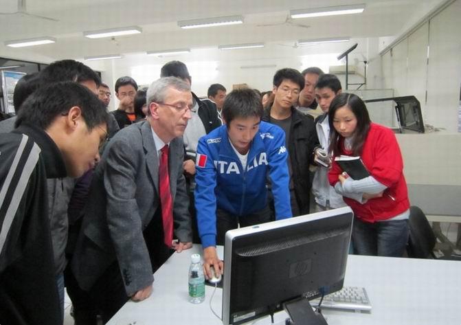 Professor of University of Minho Visits GDUT