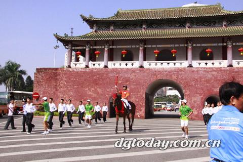 Asian Games torch tours in Dongguan