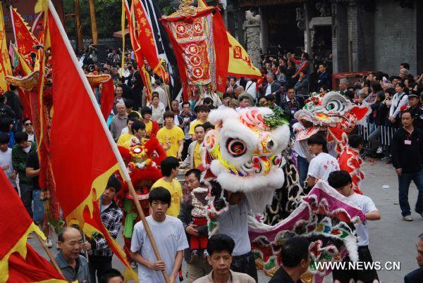 Lion dance in Guangzhou