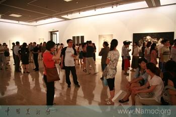 Xue Song holds a solo exhibition