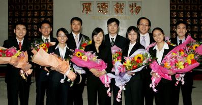 Outstanding Students Honored at 2010 Tsinghua Scholarship Awards Ceremony