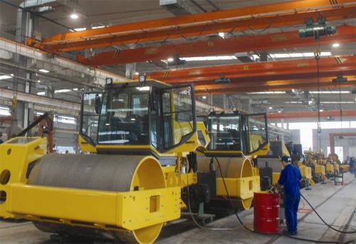 SHANTUI BULLDOZER COVERS THE LARGEST MARKET SHARE IN DOMESTIC MARKET WITH A NEW RECORD,WHICH FURTHER ENLARGES THE ADVANTAGES AS A LEADING ENTERPRISE IN THE INDUSTRY. SHANTUI ROAD MACHINERY REALIZES HI