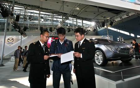 Convenient Services Provided for Car Exhibition in Guangzhou (with photo)