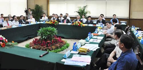 Symposium on International Educational Exchanges Held in Hunan University