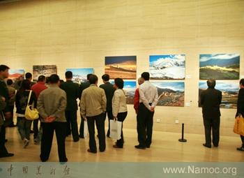 Zhao Zhiyong holds a photographic exhibition