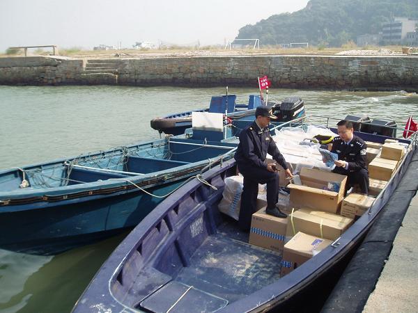 Intercept and capture the    Air-yacht    in the Pearl River estuary valiantly