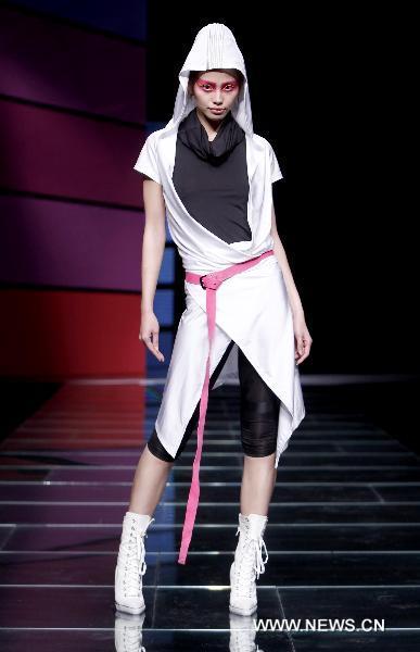 Liu Yong's creations at China Int'l Fashion Week