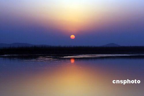 Setting sun on the Yellow River