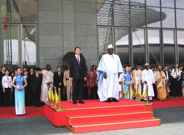 Minister Han Attends the Sierra Leone National Pavilion Day at the World Expo