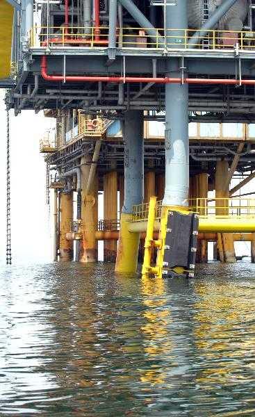 North China offshore oilfield resumes operation after spill (2)