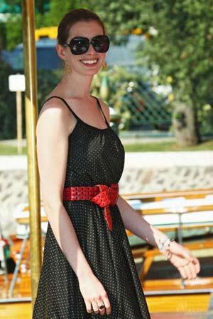 Hathaway poses at Venice Film Festival