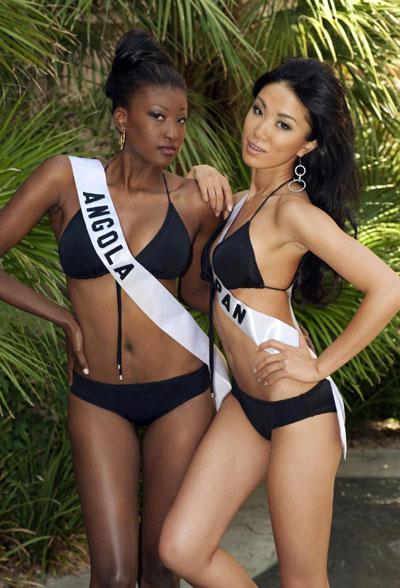 Ladies pose in swimsuit for Miss Universe 2010 Competition