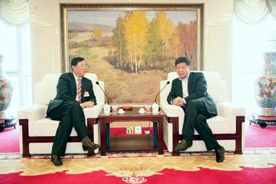Shen Heting Meets with Mayor of Zhangjiajie City