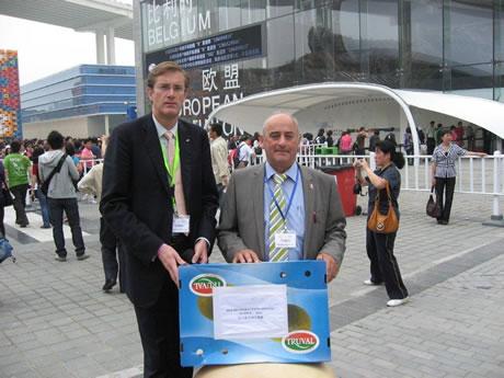 Historical Protocol signed for acceptance of Belgian pears in China