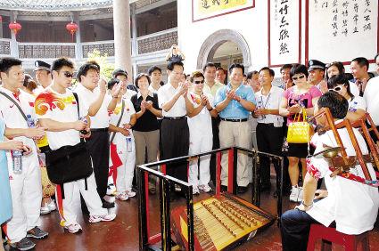China Weightlifting Team Visited Yongding Tulou