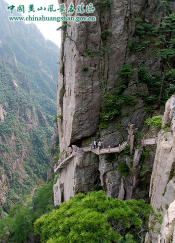 Three Day Tomb-sweeping Escapes To Mount Huangshan