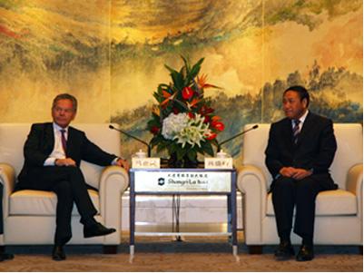 Xiaosheng Feng meets Chairman Simon Murray of SMC, HK
