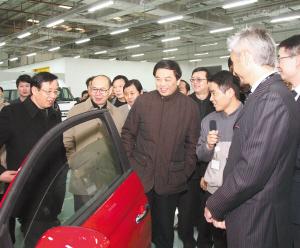 An economic delegation of Jiangyin investigated in Shanghai