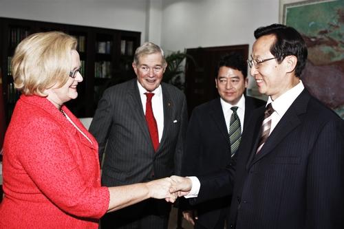 Minister Han Meets with Senators of the United States