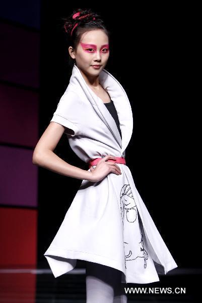 Liu Yong's creations at China Int'l Fashion Week