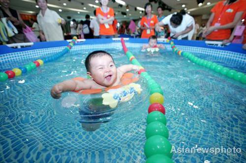 Little swimmers go for the gold