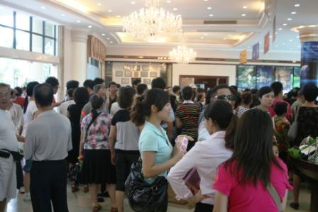 Good sales results and a daily average customer flow of more than 1000 persons recorded during the National Day Holiday