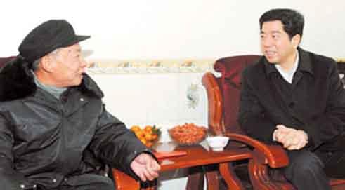 Municipal Secretary Chen Run'er Visits Cadres and People in Ningxiang County