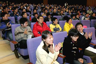 Tsinghua Students Talk    Face to Face    with University President