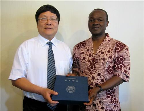 Vice-president of African Union Commission visited Tongji University