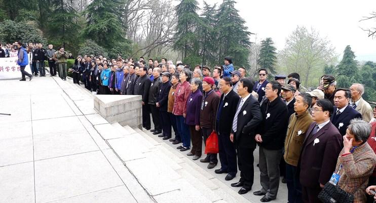 People from All Walks of Life in Nanjing Paid Their Respects to the Heroic Martyrs at Nanjing Memorial Hall of Anti-Japanese Aviation Martyrs