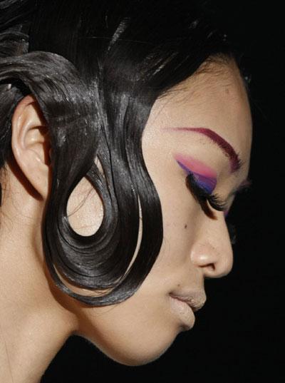 A model presents a hairdo during 