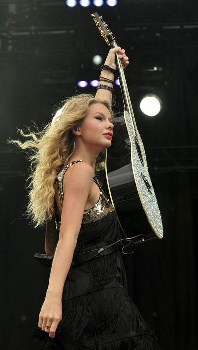 Lily Allen,Taylor Swift perform at V Festival