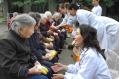 The volunteers of Xinyu Chinese Medical Hospital visited 50 elderly people of no family