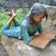 Customized outdoor garden decoration, life-size bronze statue of a girl reading on her stomach