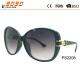 Fashionable design big frame sunglasses with plastic frame ,suitable for men and women