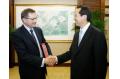 Minister Han Changfu Meets with Alberta Premier Ed Stelmach
