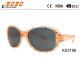 Fashion hot sale kids  sunglasses,made of plastic frame and the pattern in the teple