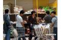 Mainlanders visit HK for cheap groceries