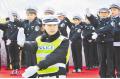 Learn from traffic police to maintain traffic safety
