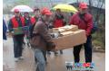 Volunteers Send Warmth to the Elderly in Rain